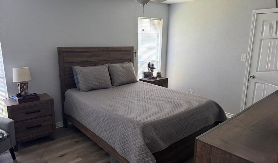 914-916 S Interurban St, Anna, TX 75409 - 2 Beds, 2 Bath