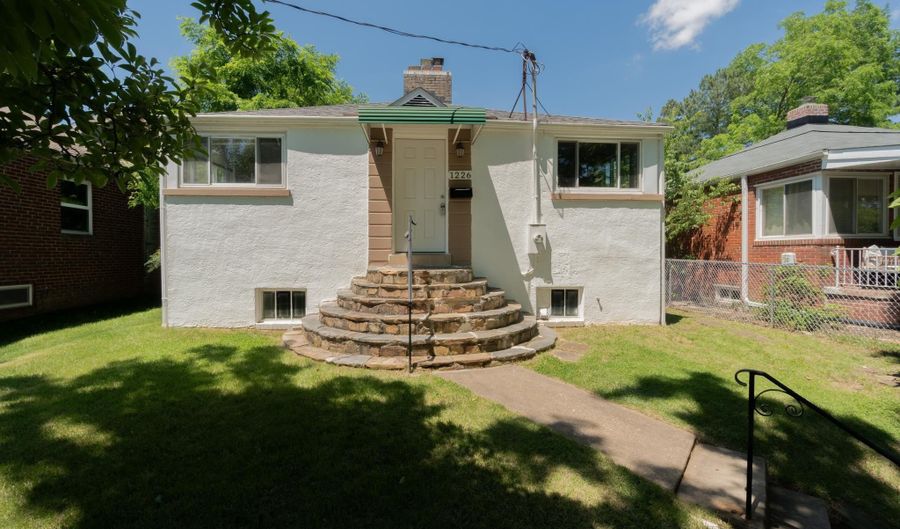 1226 N TAYLOR St, Arlington, VA 22201 - 3 Beds, 2 Bath