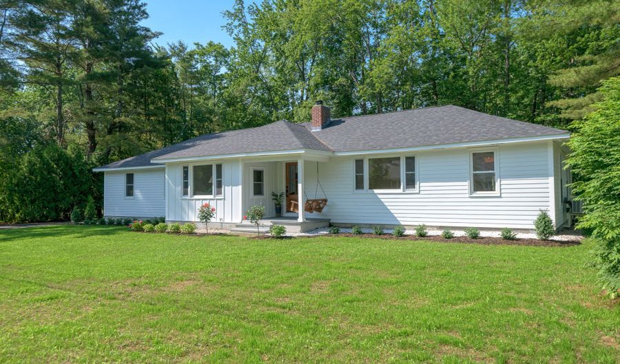 8 Knight St, Falmouth, ME 04105 - 4 Beds, 3 Bath