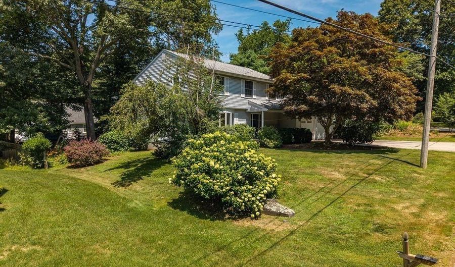 31 Edgewater Rd, Narragansett, RI 02882 - 3 Beds, 3 Bath