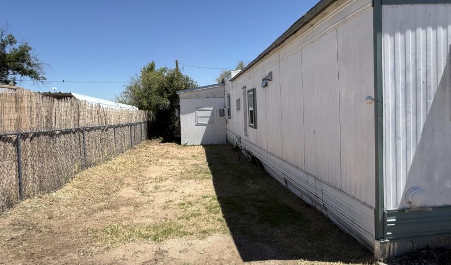511 E Hillcrest Dr, Benson, AZ 85602 - 3 Beds, 2 Bath
