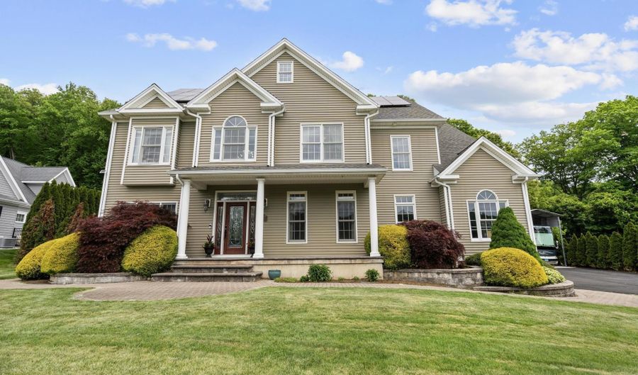 38 Bonna St, Beacon Falls, CT 06403 - 5 Beds, 6 Bath