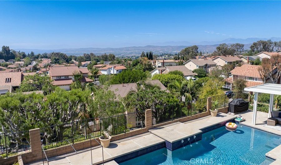 6691 E Smokewood Cir, Anaheim, CA 92807 - 4 Beds, 4 Bath
