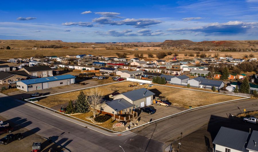 201 Flatiron Dr, Buffalo, WY 82834 - 2 Beds, 3 Bath