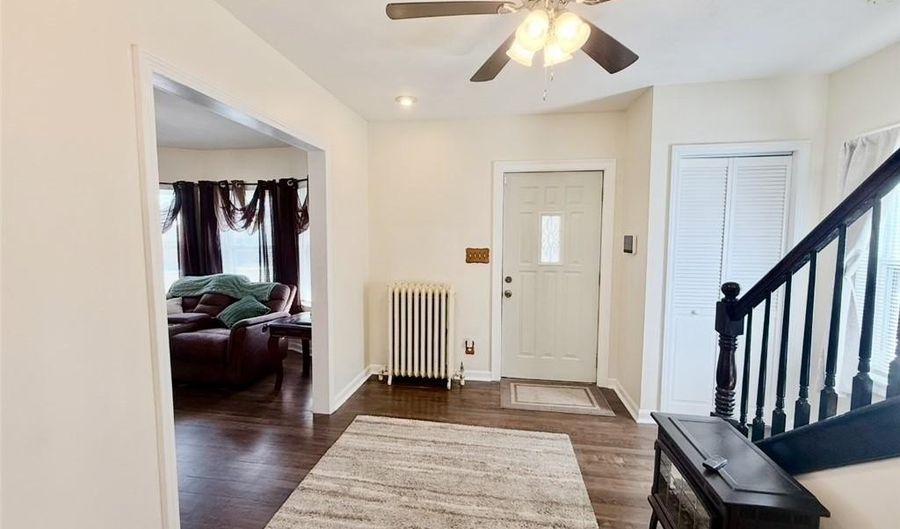 27 Cliffdale Ave, Cranston, RI 02905 - 3 Beds, 2 Bath