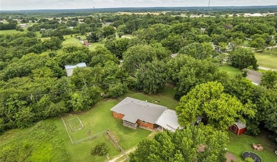 619 W 3rd St, Beggs, OK 74421 - 3 Beds, 2 Bath
