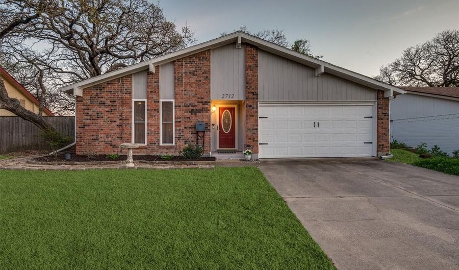 2712 Scenic Hills Dr, Bedford, TX 76021 - 3 Beds, 2 Bath