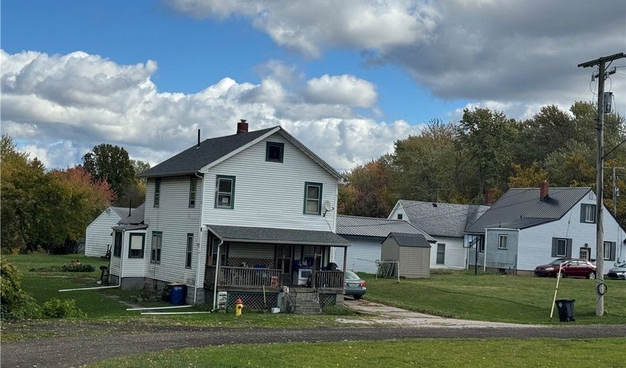 814 Richards Ave, Ashtabula, OH 44004 - 3 Beds, 2 Bath