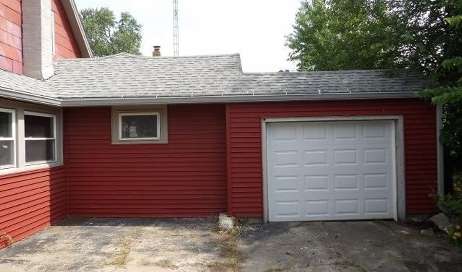 504 Clinton St, Adrian, MI 49221 - 4 Beds, 1 Bath