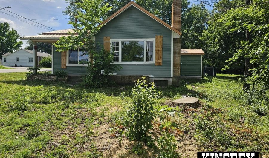 1835 Cherokee Ave, Baxter Springs, KS 66713 - 2 Beds, 1 Bath