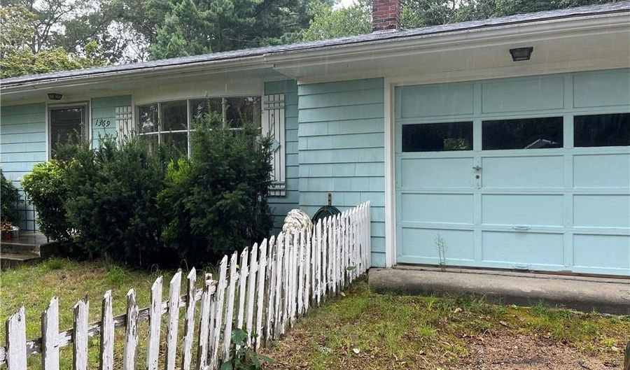1369 Hope Rd, Cranston, RI 02831 - 2 Beds, 1 Bath