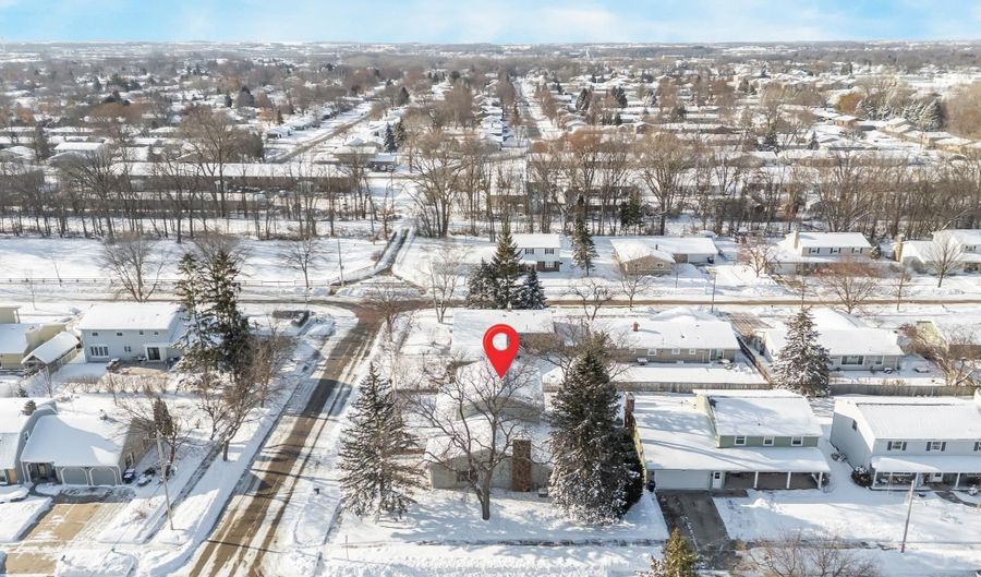 1820 W GLENDALE Ave, Appleton, WI 54914 - 4 Beds, 3 Bath