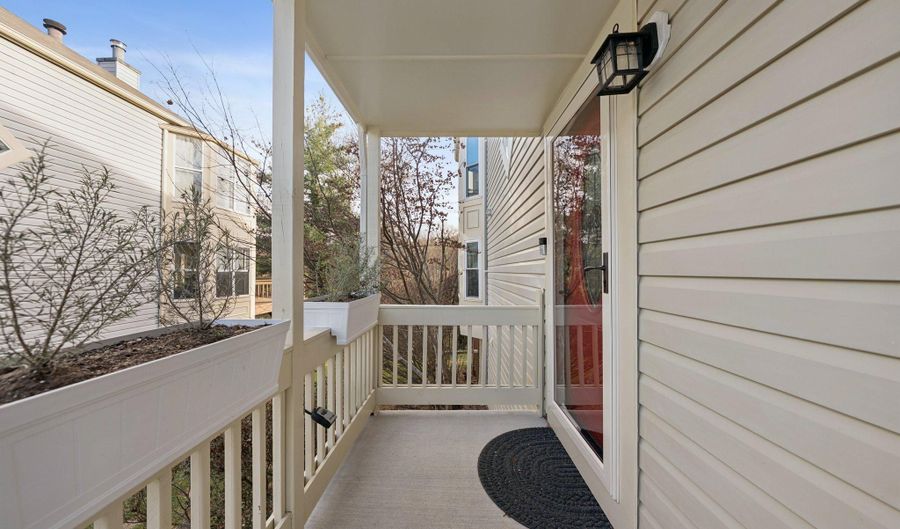 7307 CASTLEBERG Ct, Alexandria, VA 22315 - 3 Beds, 3 Bath