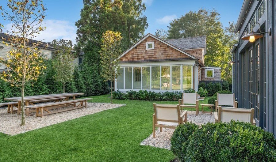 6 Cozzens Ln, Amagansett, NY 11930 - 2 Beds, 2 Bath