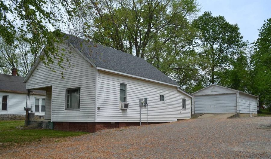 360 S Second St, Albion, IL 62806 - 3 Beds, 2 Bath
