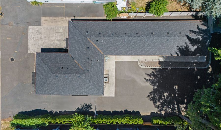 6160 SW HALL Blvd, Beaverton, OR 97008 - 7 Beds, 2 Bath