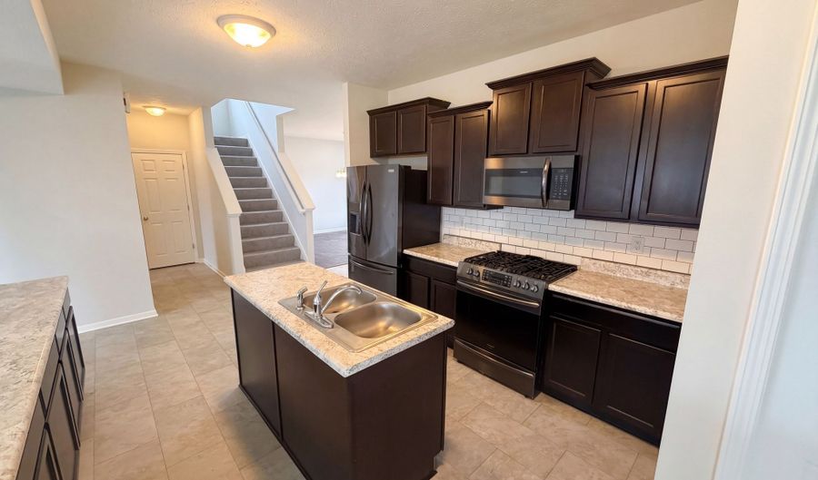 8095 Brookville Way, Avon, IN 46123 - 5 Beds, 3 Bath