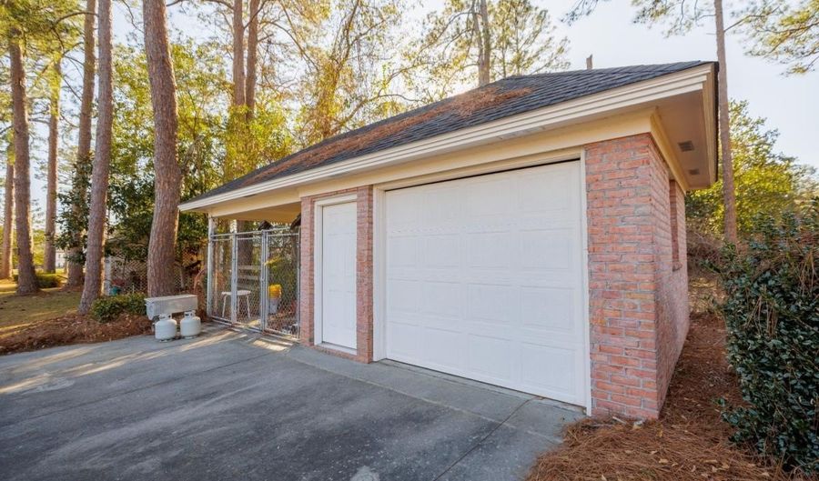 708 Town And Country Dr, Adel, GA 31620 - 4 Beds, 4 Bath