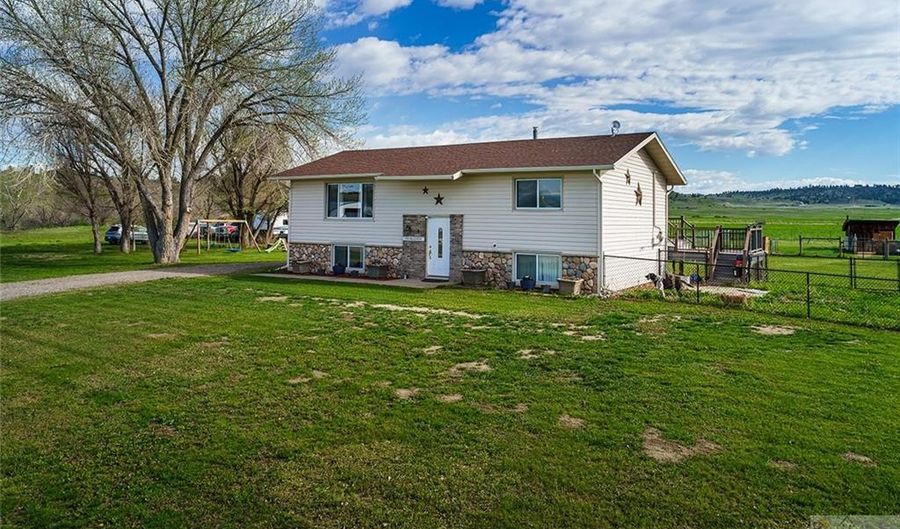 6 Gates Rd, Columbus, MT 59019 - 4 Beds, 3 Bath