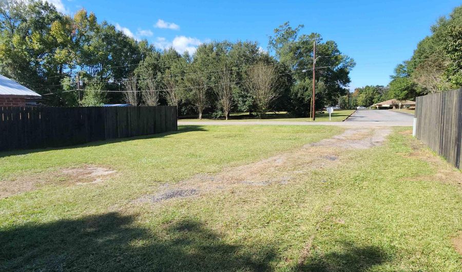 213 Wilson Ave, Atmore, AL 36502 - 3 Beds, 2 Bath