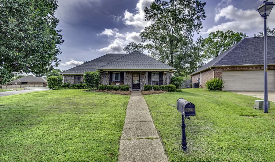 128 W Pinebrook Dr, Brandon, MS 39047 - 3 Beds, 2 Bath