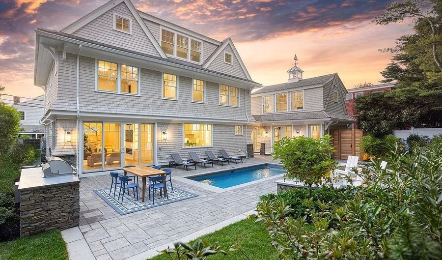 84 Coggeshall Ave, Newport, RI 02840 - 5 Beds, 6 Bath