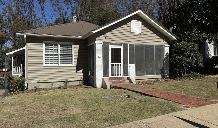 74 Lafayette St, Alexander City, AL 35010 - 3 Beds, 2 Bath