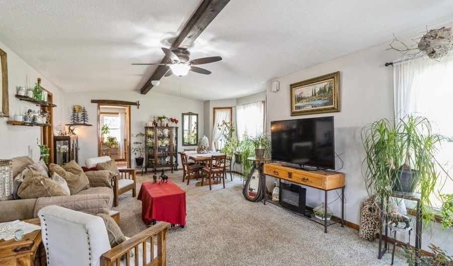 906 Grove St, Adel, IA 50003 - 2 Beds, 1 Bath