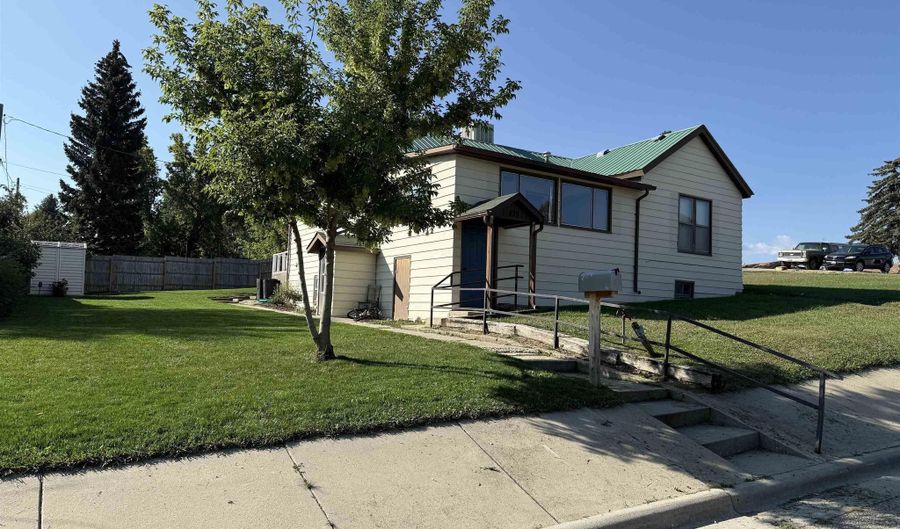 195 W Gatchell, Buffalo, WY 82834 - 3 Beds, 2 Bath