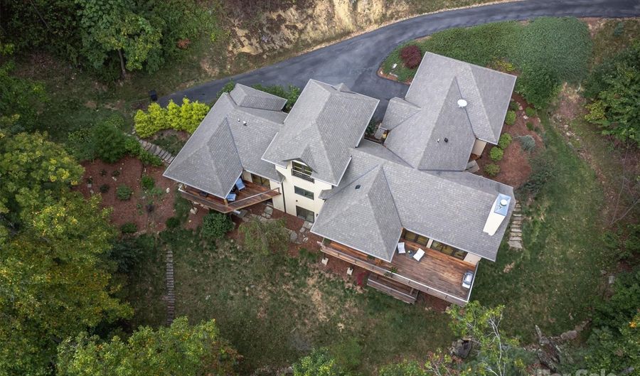 34 Finch Drive 10, Asheville, NC 28804 - 3 Beds, 5 Bath