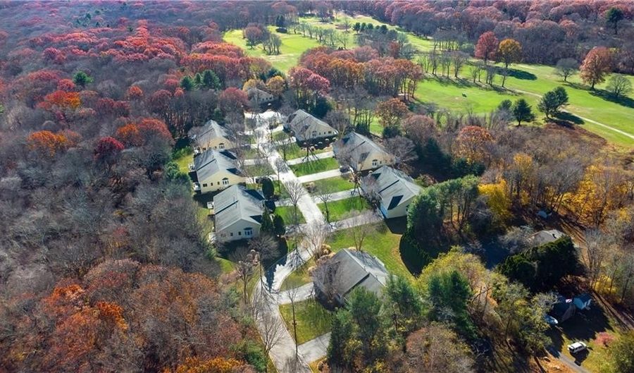 95 Crickett Cir, East Greenwich, RI 02818 - 2 Beds, 2 Bath