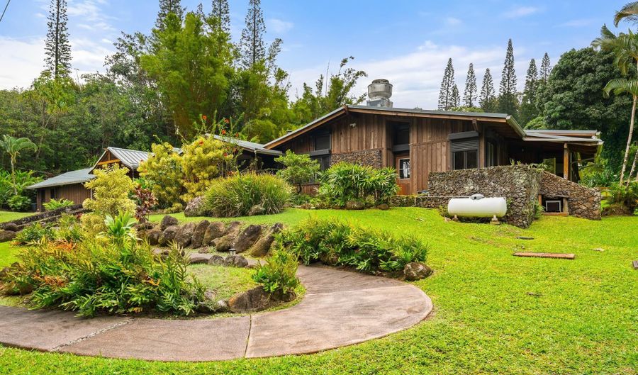 1055 Kaupakalua Rd, Haiku, HI 96708 - 5 Beds, 3 Bath