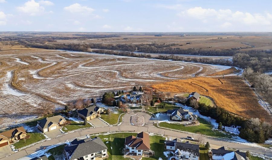 907 S 25th St, Beatrice, NE 68310 - 4 Beds, 3 Bath