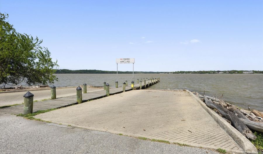 1308 ACCOKEEK LANDING Dr, Accokeek, MD 20607 - 5 Beds, 4 Bath