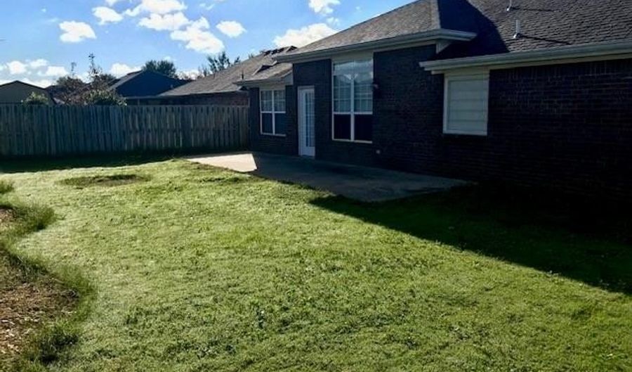 3908 SW Surrey Ave, Bentonville, AR 72712 - 3 Beds, 2 Bath