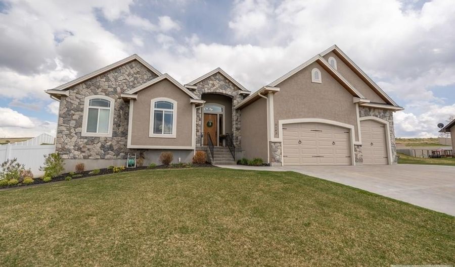 3483 S Boulder Creek Ln, Ammon, ID 83406 - 4 Beds, 3 Bath