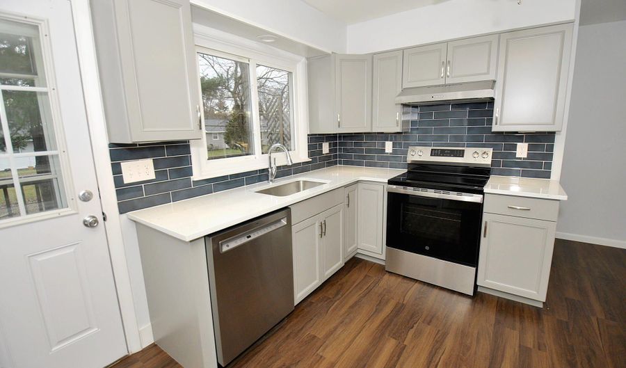 49 Delafield Dr, Albany, NY 12205 - 3 Beds, 2 Bath