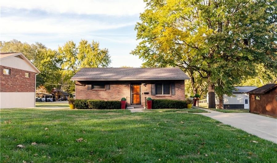 1129 Riley St, Atchison, KS 66002 - 2 Beds, 1 Bath