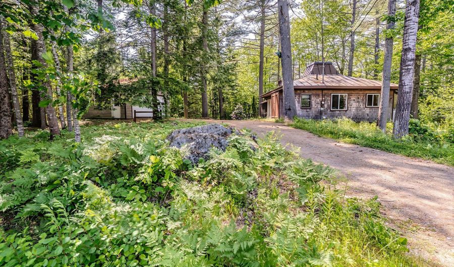 31 Herrick Rd, Belfast, ME 04915 - 2 Beds, 1 Bath
