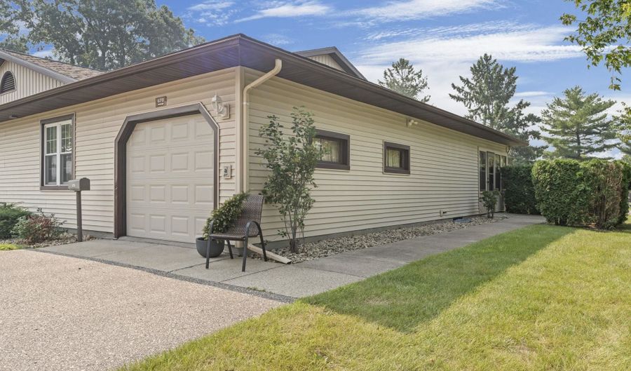 670 Saddle Rdg, Portage, WI 53901 - 2 Beds, 3 Bath