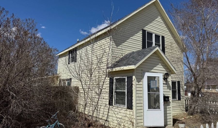1002 Main St, Bottineau, ND 58318 - 3 Beds, 2 Bath