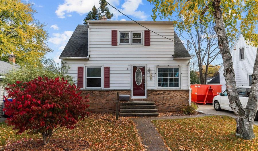 1200 S KERNAN Ave, Appleton, WI 54915 - 3 Beds, 2 Bath