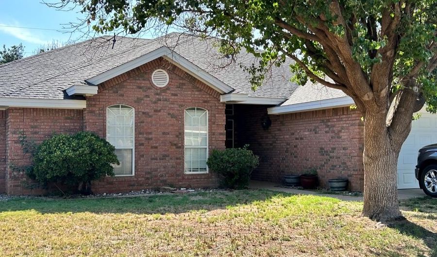 1215 NW 15th St, Andrews, TX 79714 - 4 Beds, 2 Bath