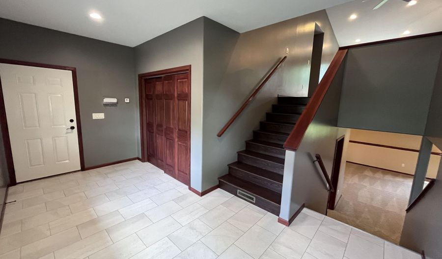2206 SE 17th Ave, Aberdeen, SD 57401 - 5 Beds, 3 Bath