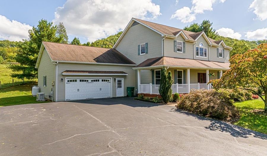 19422 Stirrup Dr, Abingdon, VA 24211 - 4 Beds, 2 Bath