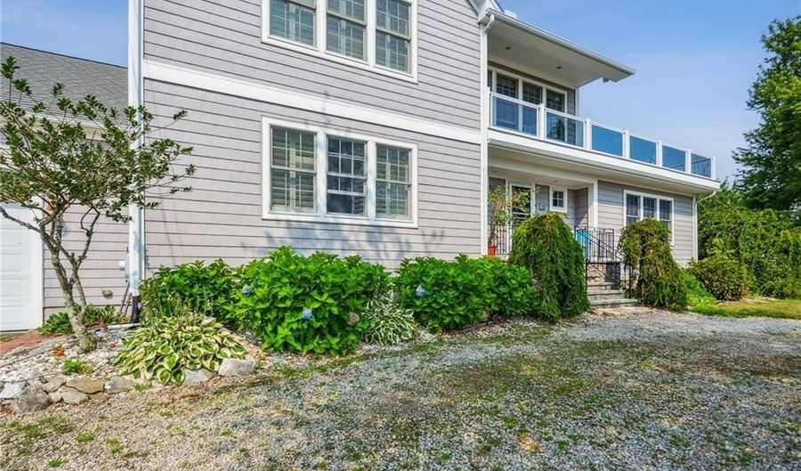 18 Anawan Ave, Narragansett, RI 02882 - 3 Beds, 3 Bath