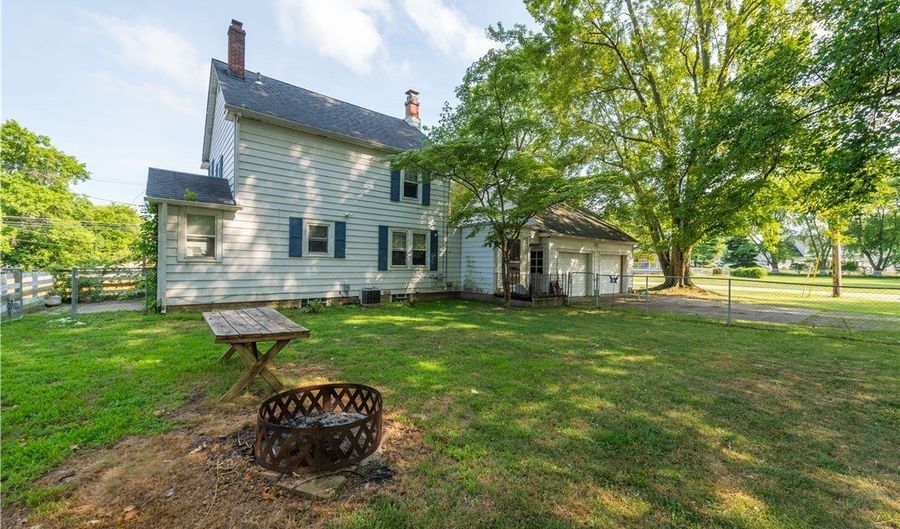 780 Minerva St, Amherst, OH 44001 - 3 Beds, 1 Bath