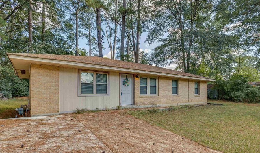 10632 AZALEA Dr, Bastrop, LA 71220 - 3 Beds, 1 Bath