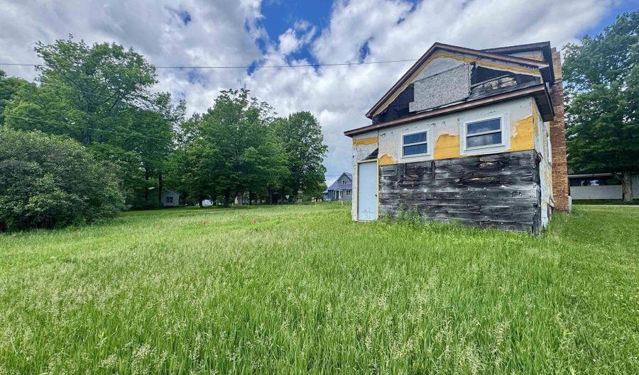 417 3rd St, Alpha, MI 49902 - 2 Beds, 1 Bath