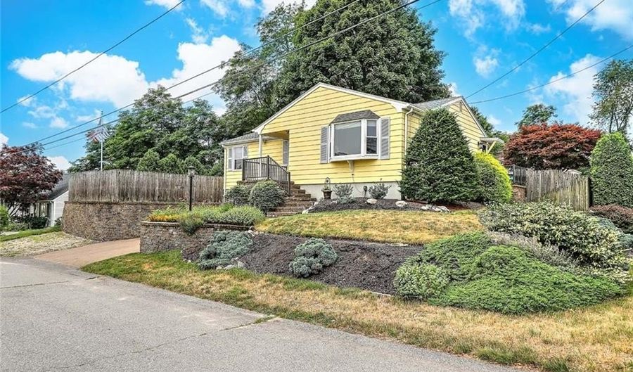 8 Halsey St, North Providence, RI 02911 - 3 Beds, 1 Bath